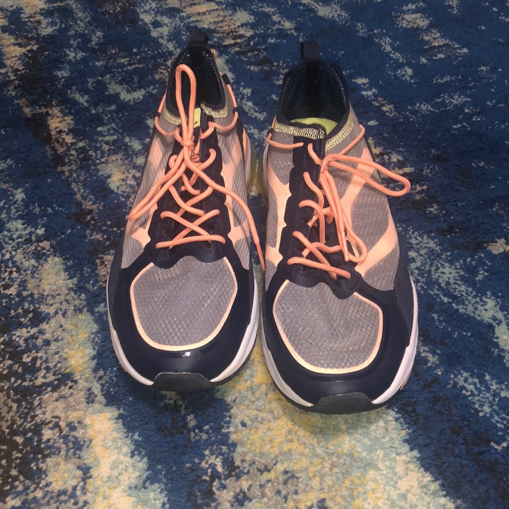 Gently used fabletics tennis shoes